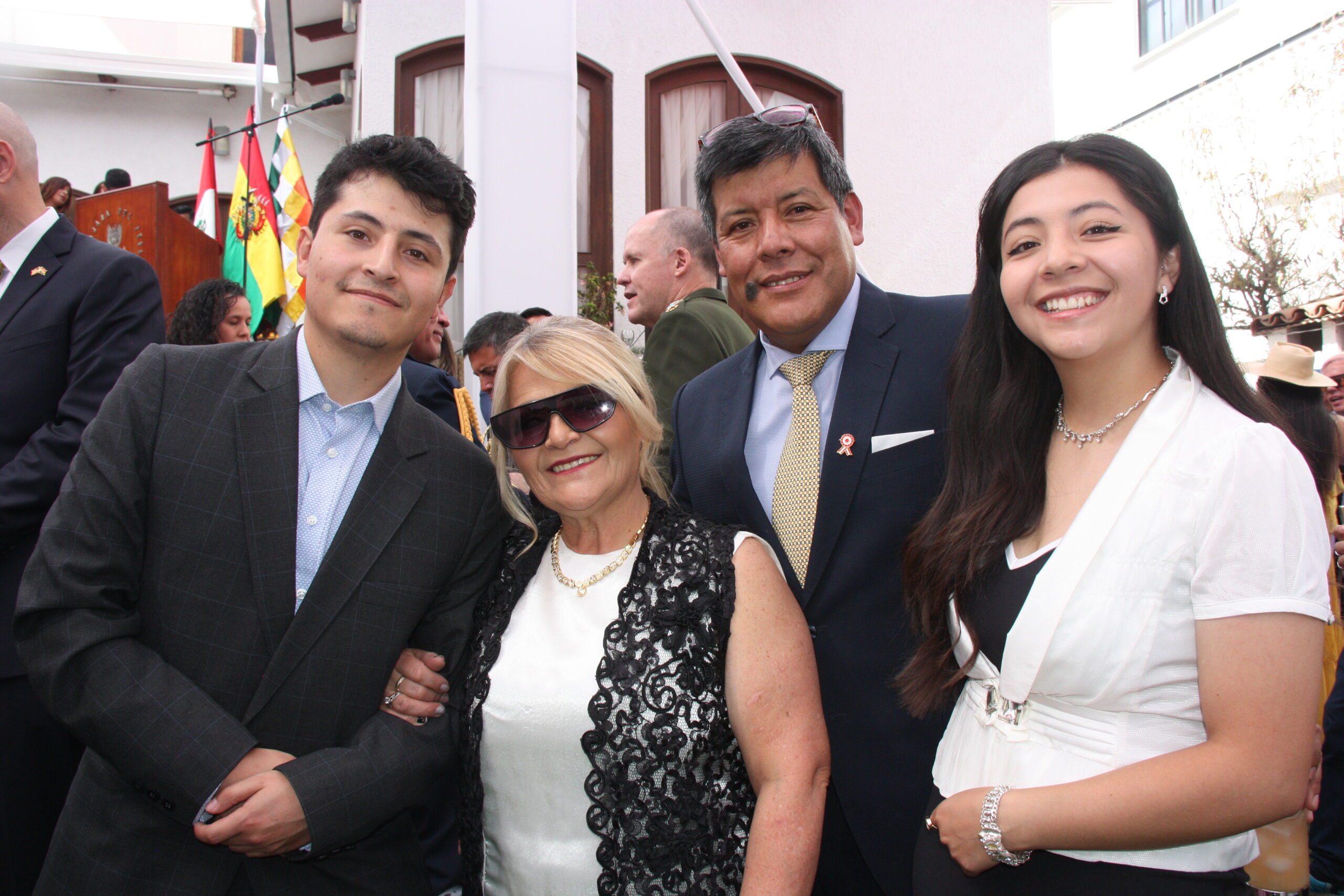 FABRIZIO MIRANDA, MARISEL DEL CARPIO, WILFREDO MIRANDA Y BELÉN MIRANDA.