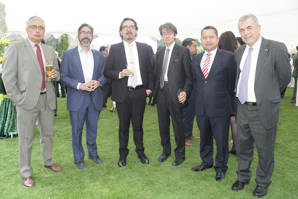 DAVID RADA, BERNARDO ARANCIBIA, GIOVANNI SALGUERO, TAKAHIRO OGIHARA, CARLOS MONTOYA, ENC. NEG. DEL PERÚ, Y MAHMOUD ELALWANI, EMBAJADOR DE PALESTINA.