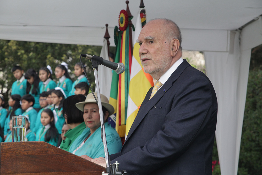 LUIS HENRIQUE SOBREIRA LOPES, EMBAJADOR DE LA REPÚBLICA FEDERATIVA DEL BRASIL.