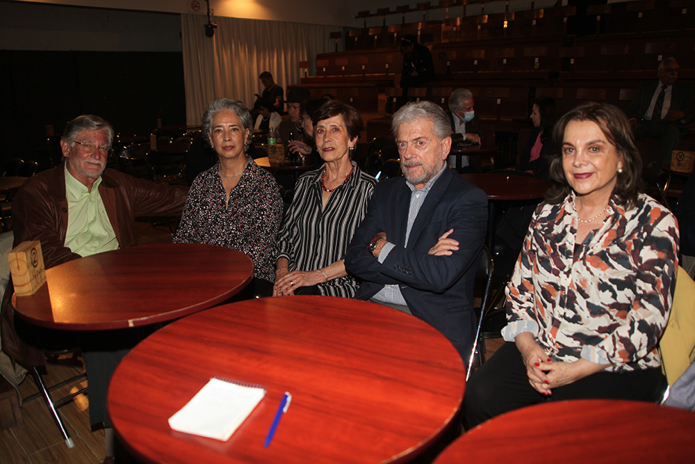 ERIC ROTH, MÓNICA VELASCO, LUCÍA VELASCO, LUIS ITURRALDE Y TATIANA ITURRALDE
